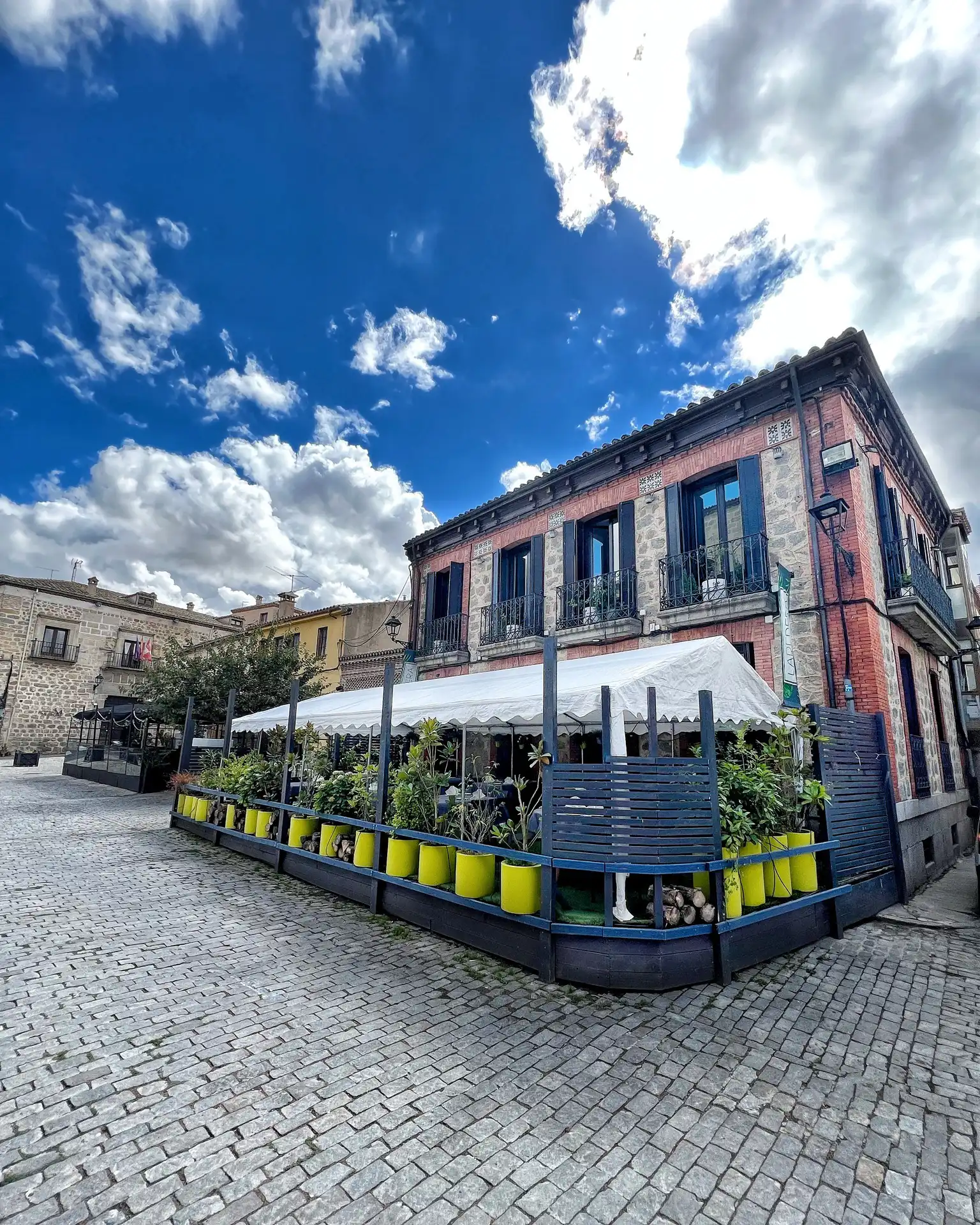 exterior restaurante larepera avila
