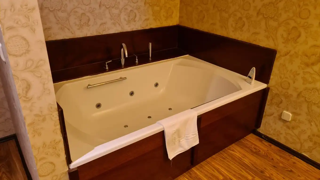 jacuzzi posada real el linar del zaire