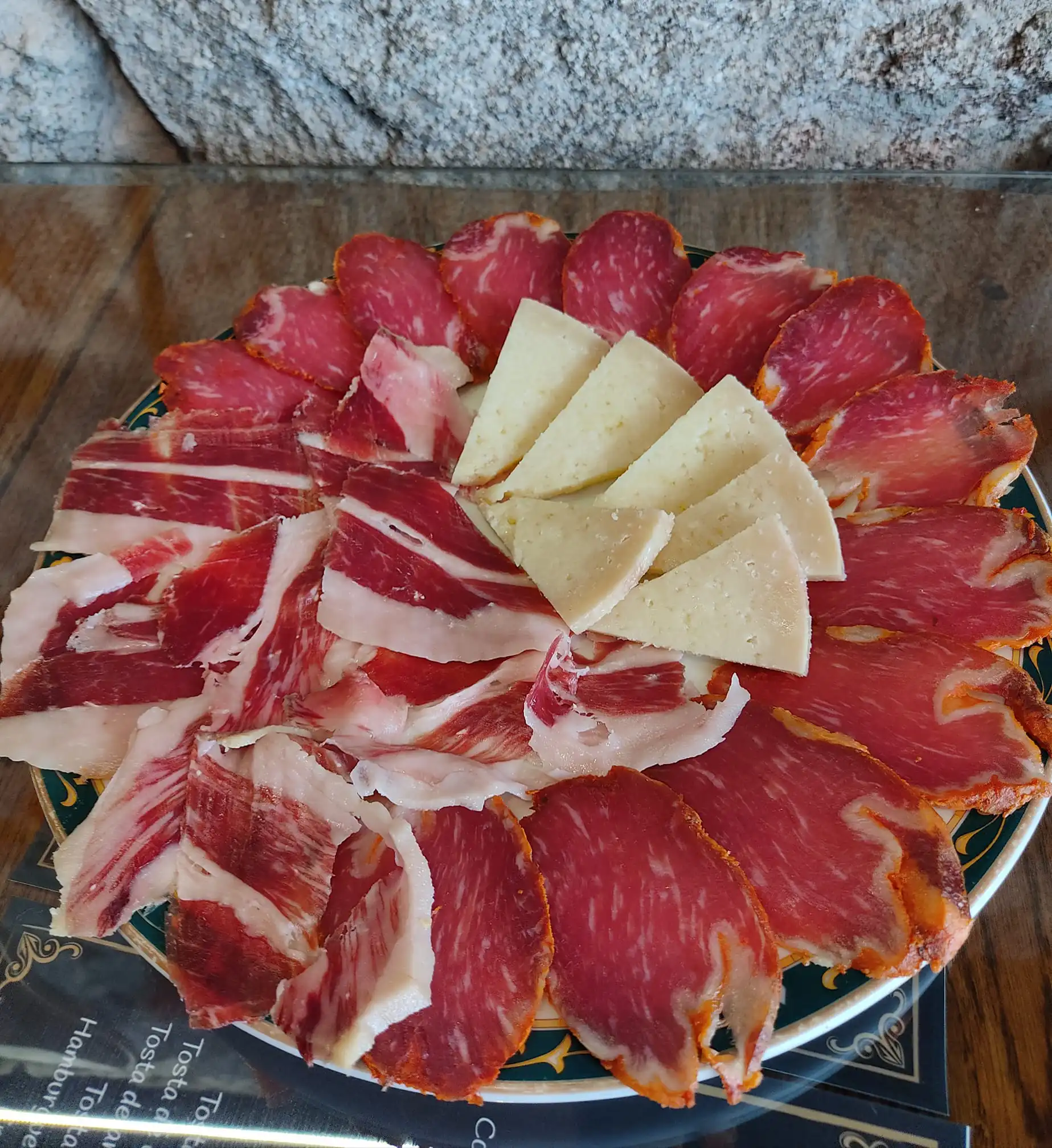 plato de embutidos de avila