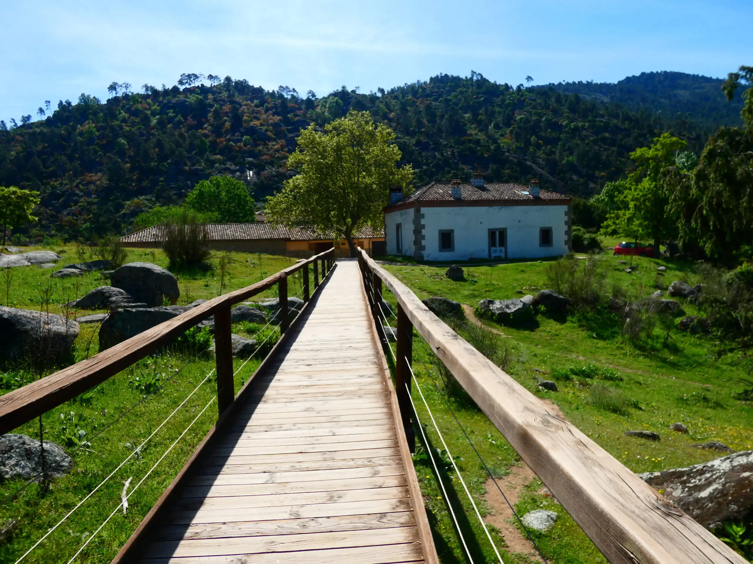 actividades en la naturaleza en el nucleo de turismo del valle de iruelas