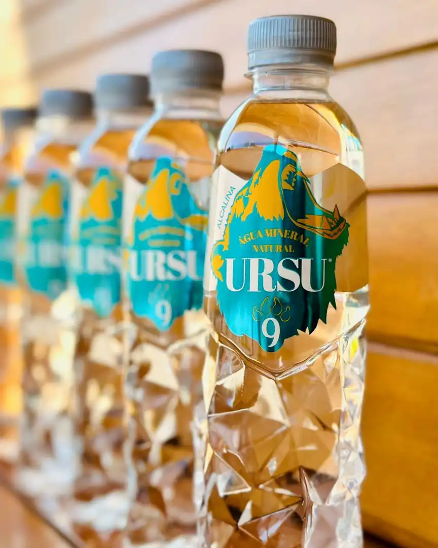 botellas de agua mineral URSU 9
