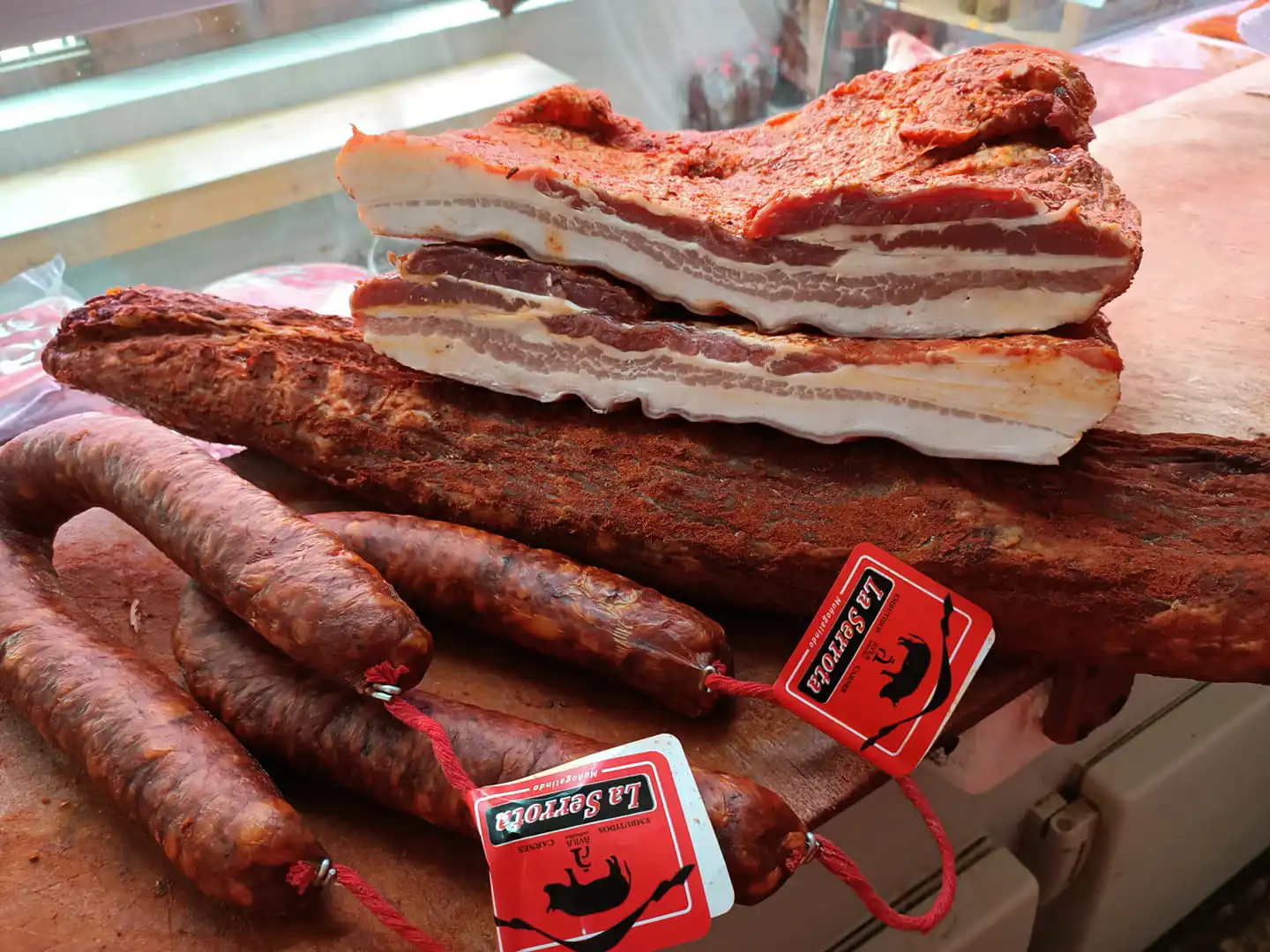 embutidos y carne la serrota