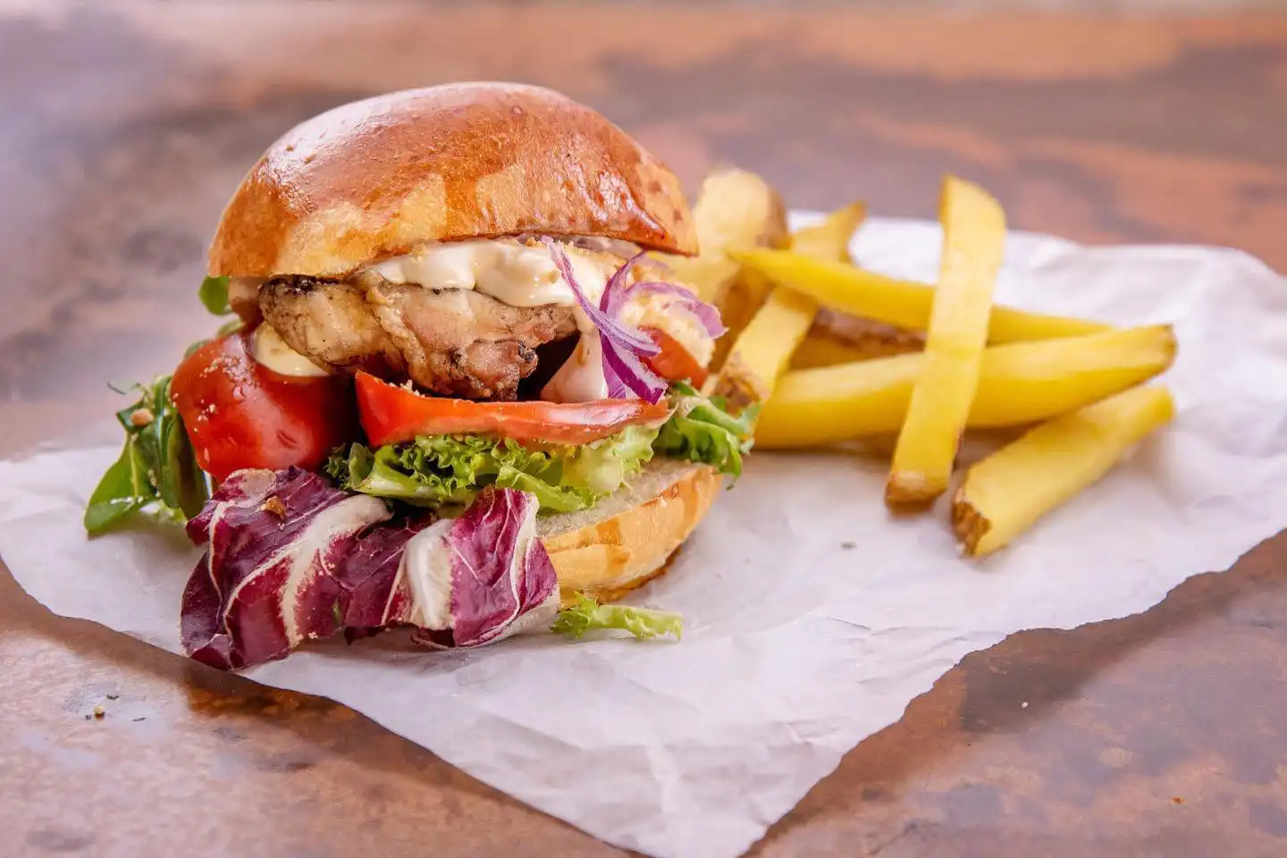 hamburguesa con patatas Restaurante Casa Cebreros