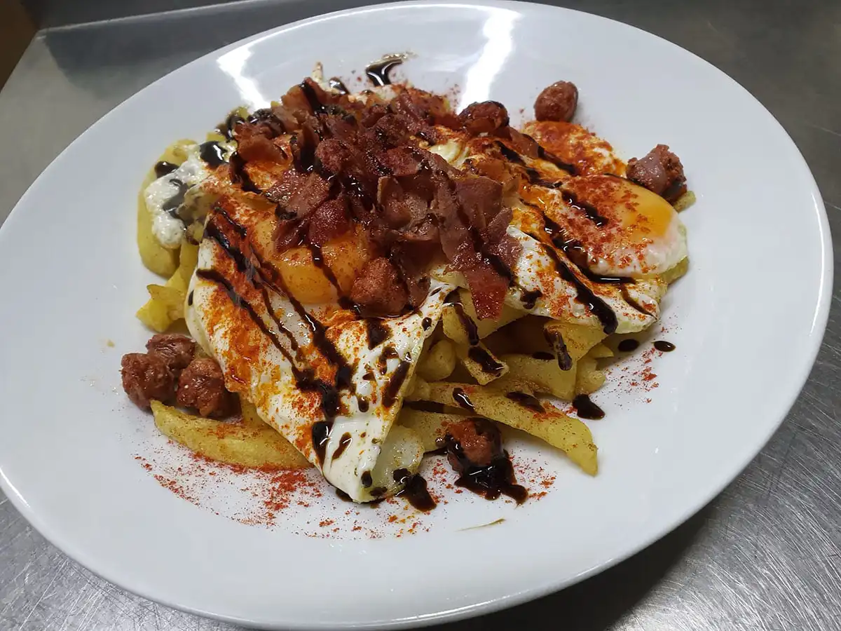 huevos rotos con patatas