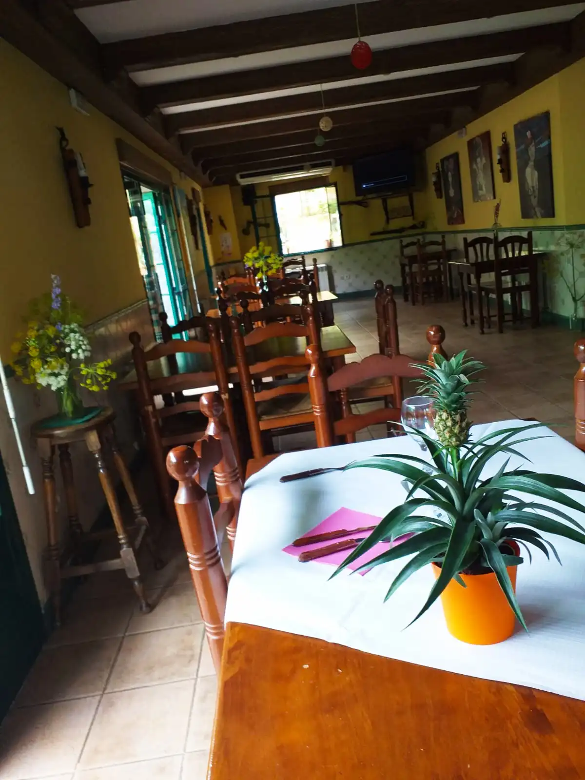 interior-local-el-manantial-de-gredos