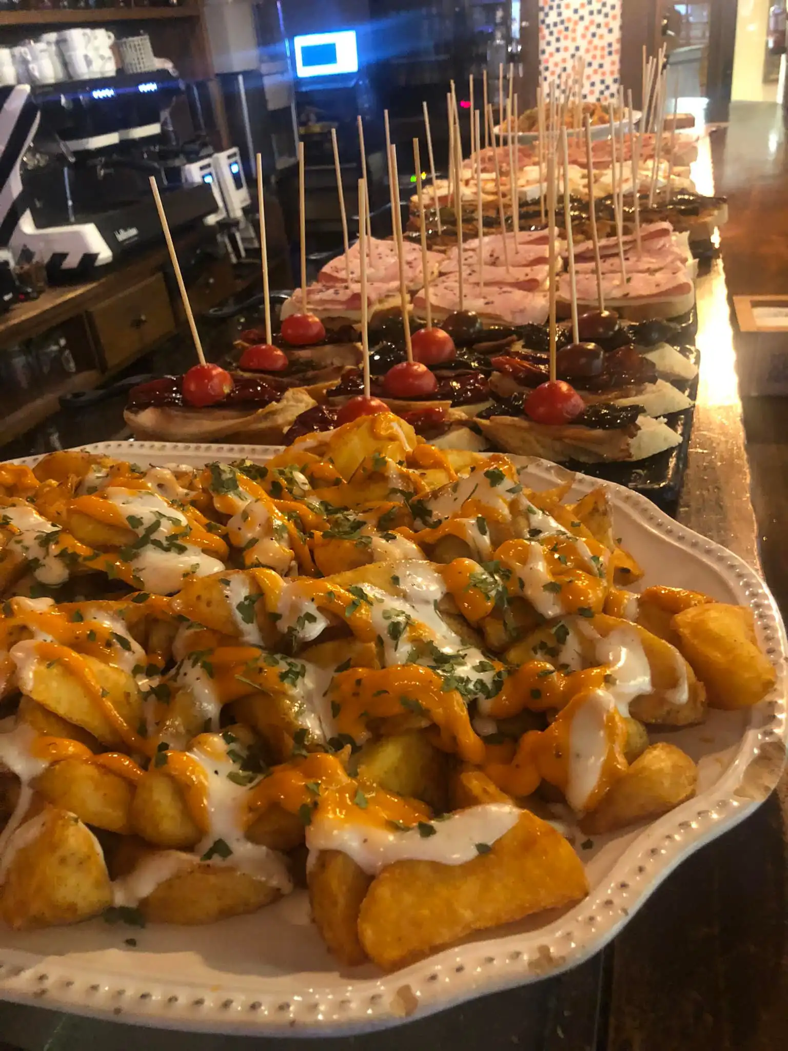 barra de pinchos de El Bodegon de Gredos