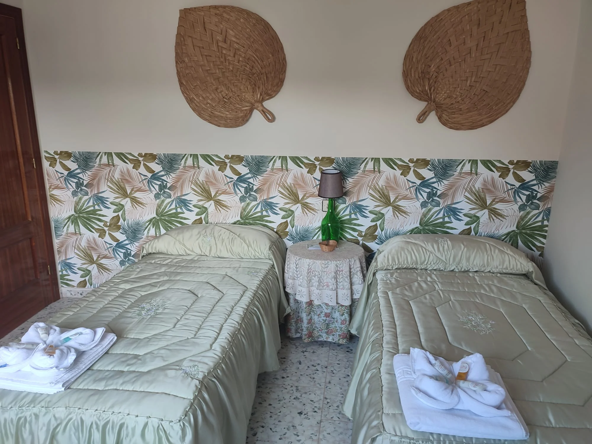 Habitación dos camas Casa Rural Regajo Lobos
